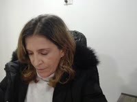 I consider myself an authentic, feminine, and very curious person. I enjoy conversation and creating a real connection with those who visit me.
I love sensuality, the playful glances, and the complicity that arises when two people dare to enjoy the moment. Here you