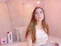 I’m a sweet, sensual and friendly woman with warm energy. In my room you’ll find good vibes, real smiles and soft teasing.