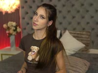 I am a hot and sensual model always in the mood to have fun with you on cam