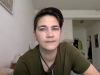 Envie d’évasion ? Laisse-moi t’emporter dans un moment de pur abandon, où chaque caresse est une promesse et chaque regard une invitation. Juste toi et moi, seuls au monde… Je serai à toi, entièrement, prête à exaucer tes désirs. Viens me retrouver en privé, je n’attends que toi.