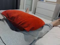 Soy una persona muy caliente, a la que le encanta mucho el sexo y le da mucho morbo ve a la otra persona disfrutar, transmito normalmente con mi pareja, pero tambien me gusta hacer show sola.