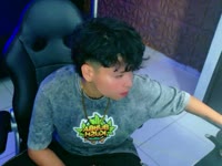 Ik ben een heel lief, rustig en zachtaardig meisje. Ik hou ervan om een fijne en ontspannen sfeer te creëren waar iedereen zich welkom en op zijn gemak voelt. Ik ben respectvol, attent en behandel anderen altijd met vriendelijkheid. Als je op zoek bent naar een rustige plek met goede vibes en iemand die luistert en met je glimlacht, dan ben je hier welkom ✨