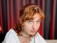 girl showing tits LeelooClar