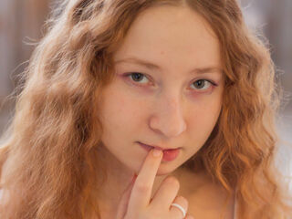 nude webcam girl photo MadgeRemerez