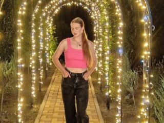 naughty camgirl masturbating with vibrator NelleCauthorne