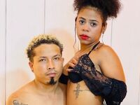 camcouple playing with vibrator ScarletAndDrake