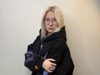 free live chatroom AdelinaCostanti