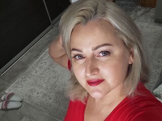 hot cam girl fingering shaved pussy AlexaMaddow