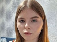 masturbating cam girl AliaFerrarini