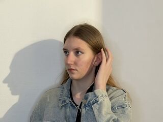 girl showing pussy AmiEllert