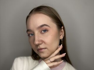 girl shaving pussy AudreyHermet