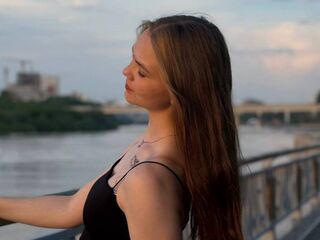camgirl playing with vibrator BeliaAlvino