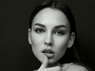 naughty cam girl fingering shaved pussy CariGugliuzza