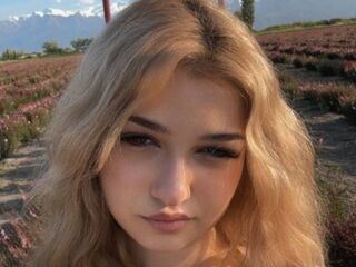 naked webcam girl CloudyFox