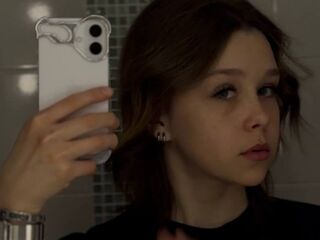 topless webcamgirl CorieDemagastris