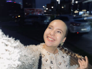 naughty cam girl masturbating with dildo CristinAuslander