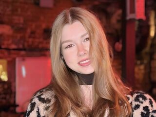 camgirl masturbating with vibrator DainaThroneberry