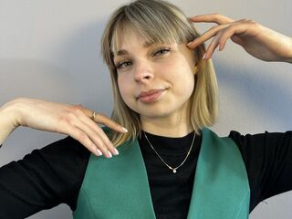 closeup cam EmelineBurrough