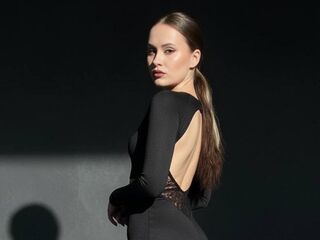 naked girl with webcam masturbating with dildo EmilyGiffin