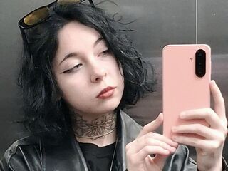 cam girl playing with dildo GildaHudok