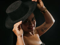 nude cam girl photo HeidyRouss