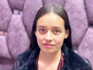 beautiful camgirl IssaMontenegro