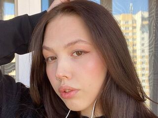 girl fingering shaved pussy JanettLemoyne