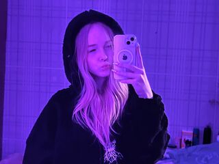 fingering cam girl KamiMellema