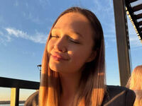 camwhore masturbating with dildo KatharineDeakyne