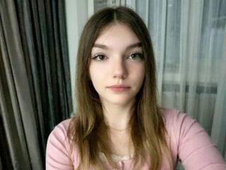 camgirl playing with dildo KoriMatinez