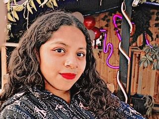 camgirl fingering shaved pussy KyraFade