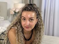 live cam show LarQueen