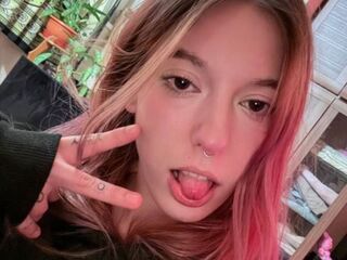 naughty camgirl photo LaraWils