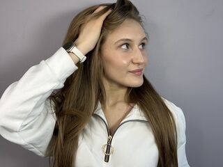 web chat LatrinaBrounson