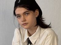 kinky cam picture LeannMolineaux