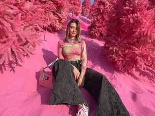adult cam LouveniaPranger