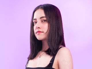 naked camgirl masturbating with dildo LunaBelleth