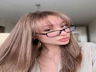 camslut spreading pussy LunaTimer