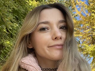 topless webcamgirl LunariaVelvet