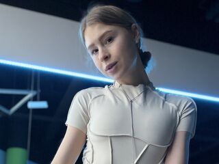 naked girl with webcam fingering MammieRamp