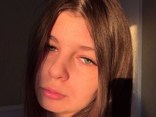 camwhore masturbating with dildo MargarettJohns