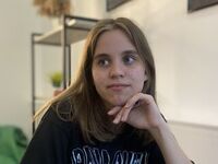 naked girl with webcam masturbating with vibrator MelisaVonk