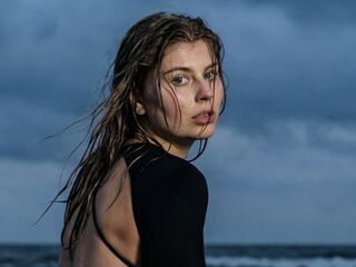 cam girl spreading pussy MilaOlivers