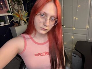 camgirl masturbating with dildo MilenaLima