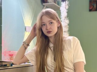camgirl playing with sex toy MinnieTallacksen