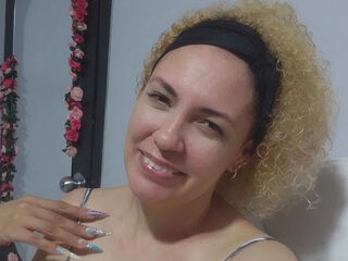 cam girl masturbating with dildo MireyaVidal