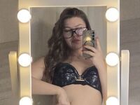 beautiful webcam girl MoraLamons