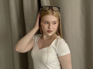 hot striptease webcam NikkiByous