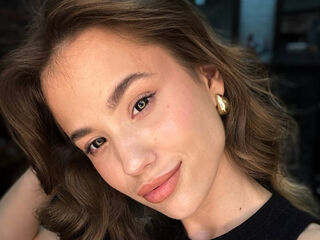 camgirl masturbating with dildo PearlyLominack