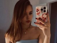 camwhore fingering shaved pussy TarenLeonetti